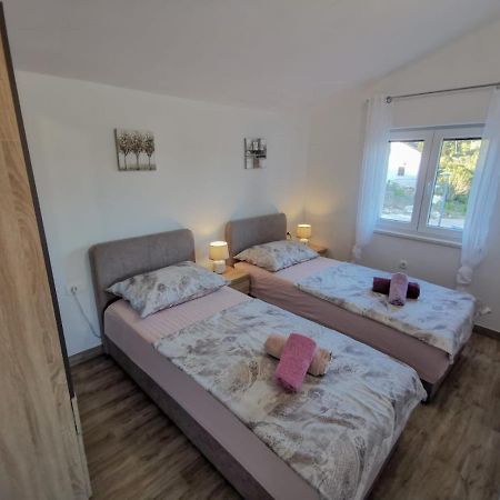 Apartmani Goga 2 Molat Bagian luar foto