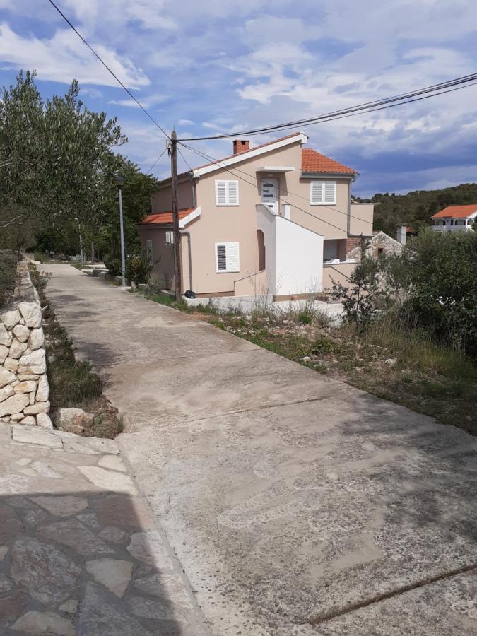 Apartmani Goga 2 Molat Bagian luar foto